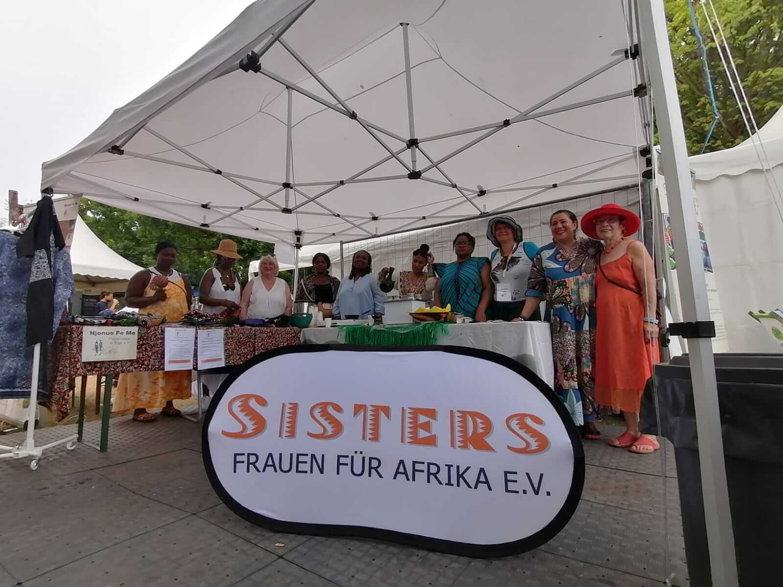 sister-sh-de-Stand-Kieler-Woche Mitglieder von Sisters SH am Informationsstand auf der Kieler Woche